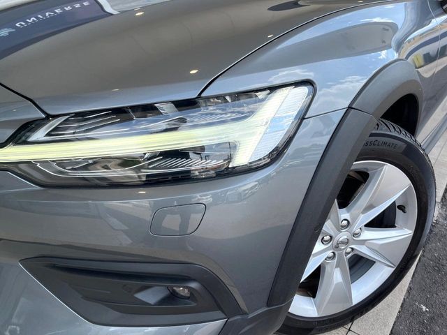 VOLVO V60 CROSS COUNTRY
