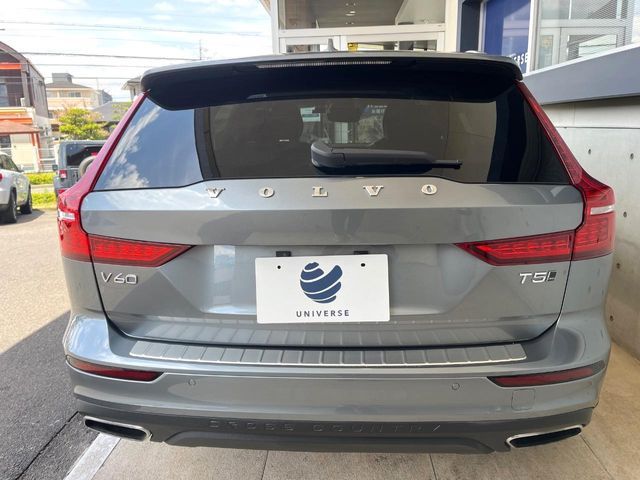 VOLVO V60 CROSS COUNTRY