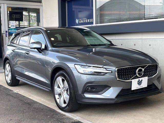 VOLVO V60 CROSS COUNTRY