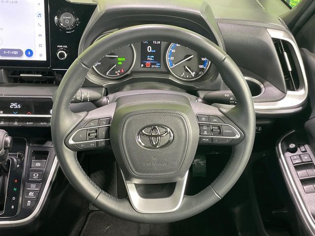 VOXY HYBRID