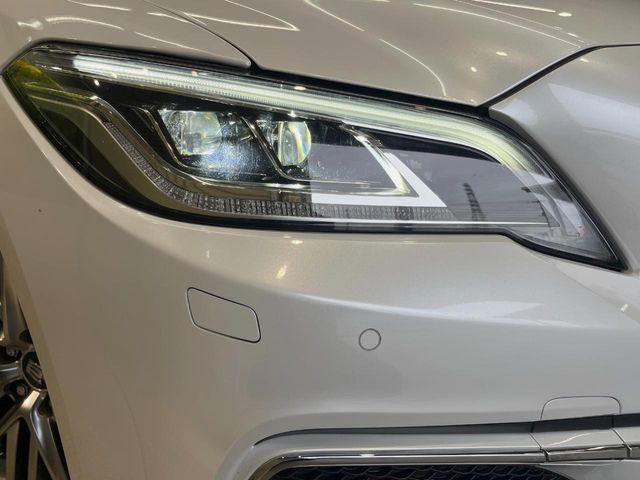 CROWN sedan hybrid 4WD