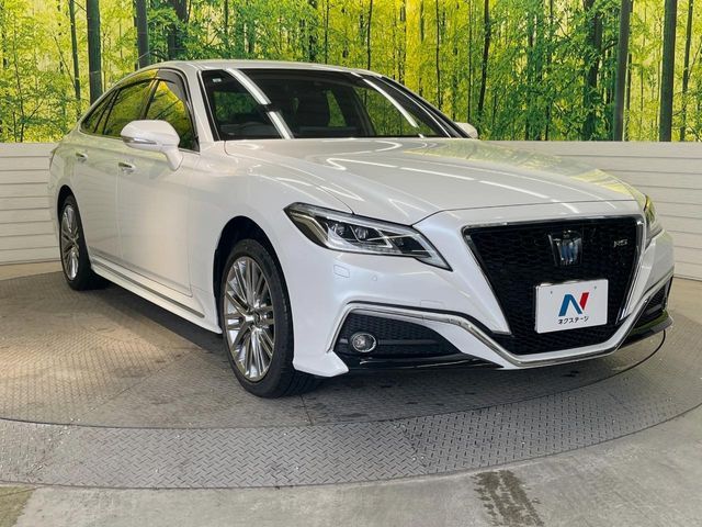 CROWN sedan hybrid 4WD