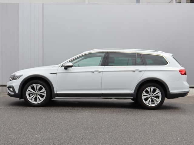 VOLKSWAGEN PASSAT Alltrack