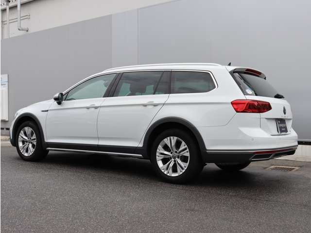 VOLKSWAGEN PASSAT Alltrack