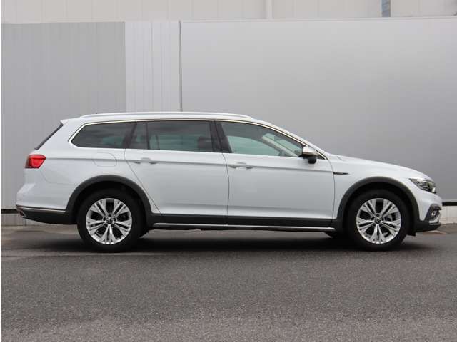 VOLKSWAGEN PASSAT Alltrack