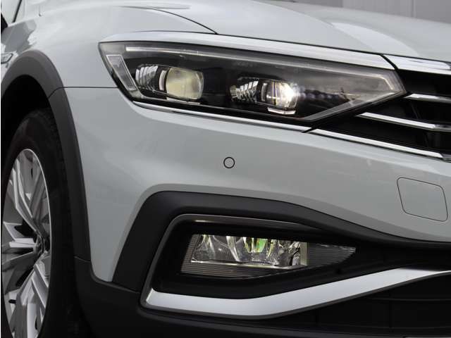 VOLKSWAGEN PASSAT Alltrack