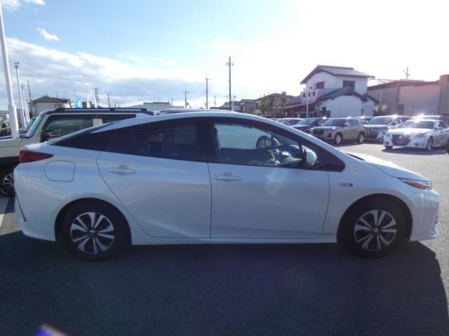 PRIUS PHV
