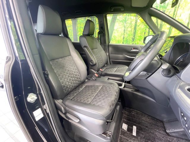VOXY HYBRID 4WD