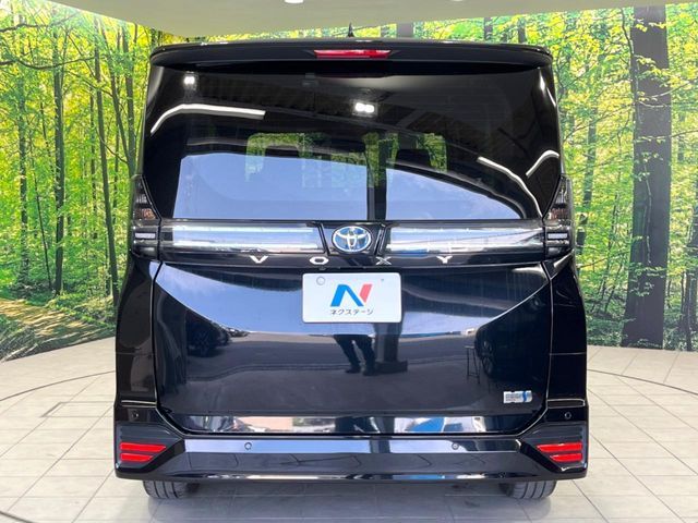 VOXY HYBRID 4WD