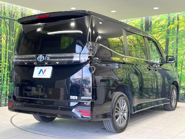 VOXY HYBRID 4WD