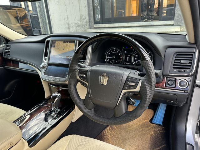 CROWN sedan 4WD