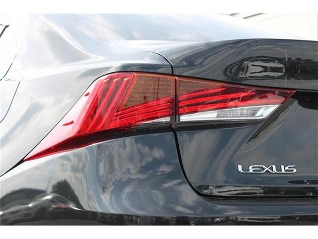 LEXUS IS200t