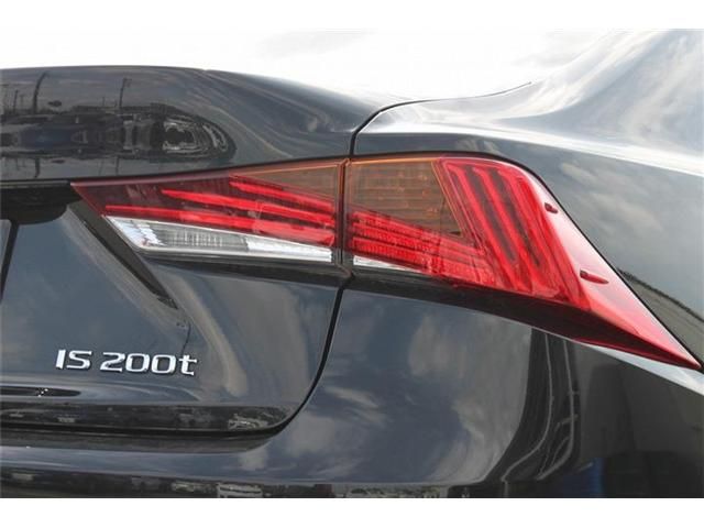 LEXUS IS200t