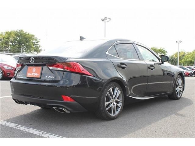LEXUS IS200t