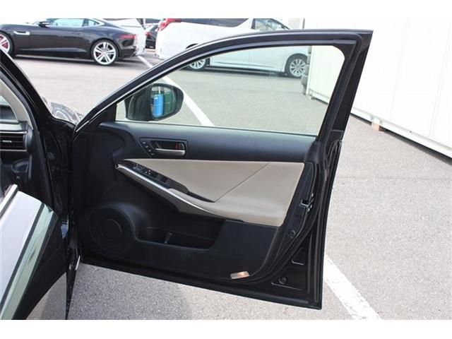 LEXUS IS200t