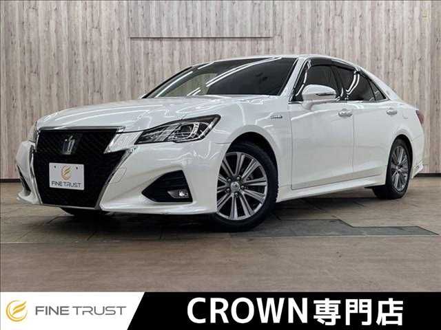 CROWN sedan hybrid