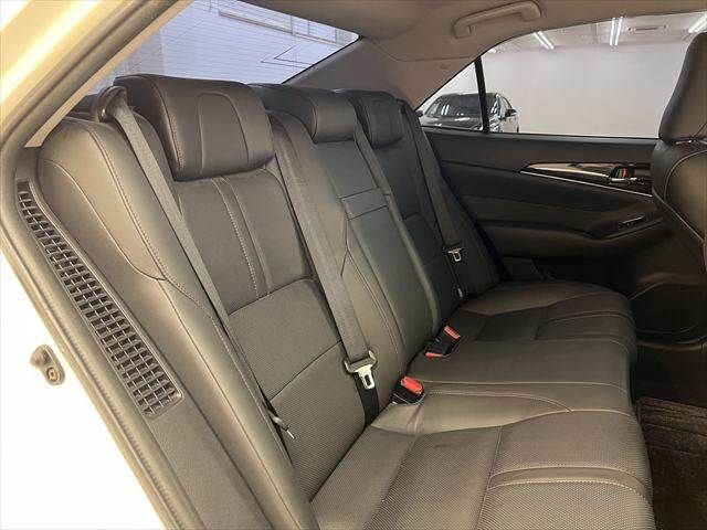 CROWN sedan hybrid