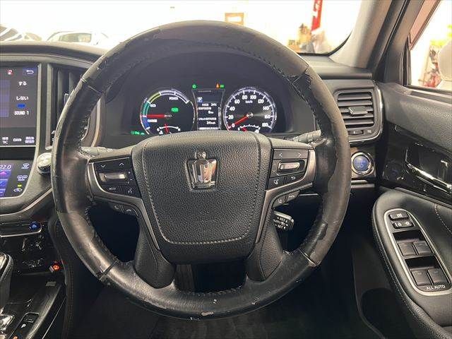 CROWN sedan hybrid