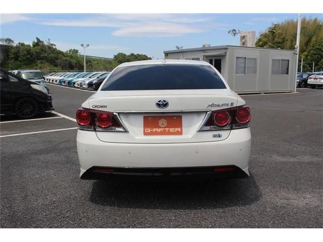 CROWN sedan hybrid