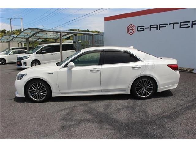 CROWN sedan hybrid