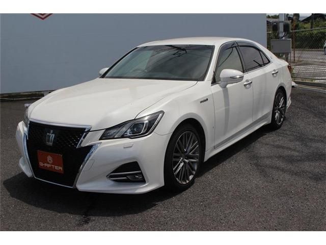 CROWN sedan hybrid