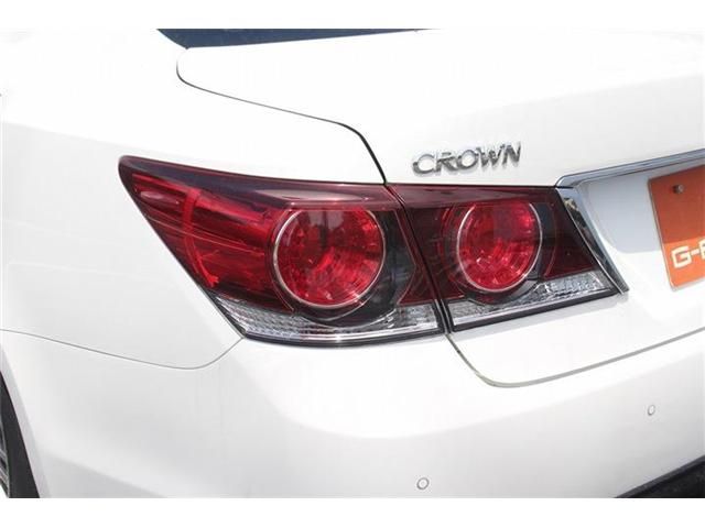 CROWN sedan hybrid