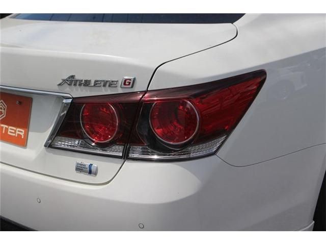 CROWN sedan hybrid