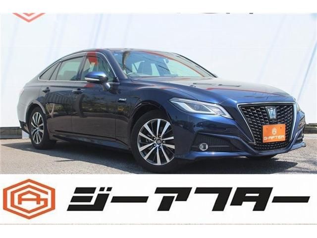 CROWN sedan hybrid