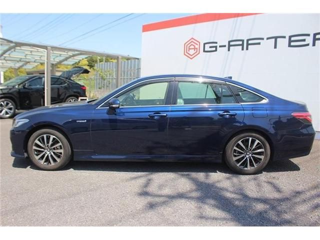 CROWN sedan hybrid