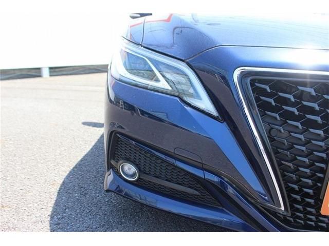 CROWN sedan hybrid