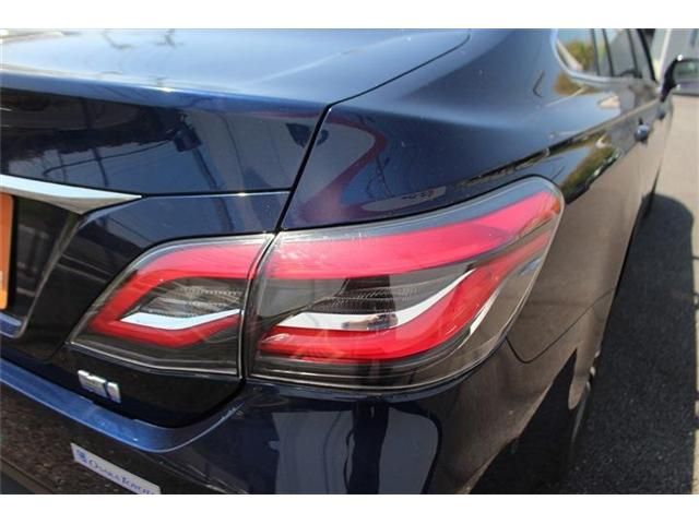 CROWN sedan hybrid