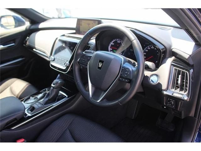 CROWN sedan hybrid