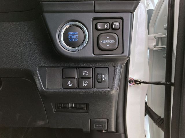 COROLLA AXIO
