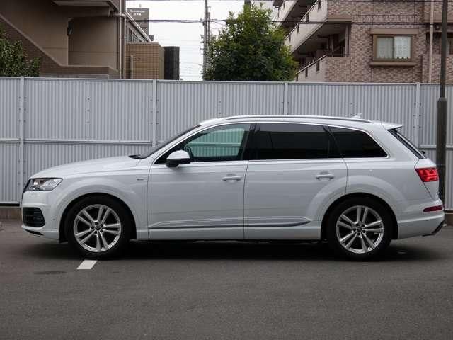 AUDI  Q7