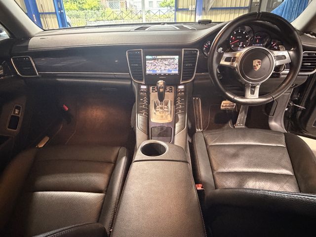 PORSCHE PANAMERA