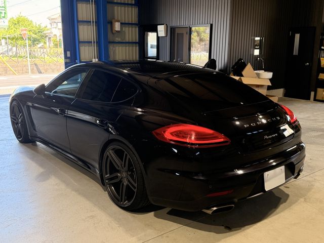 PORSCHE PANAMERA