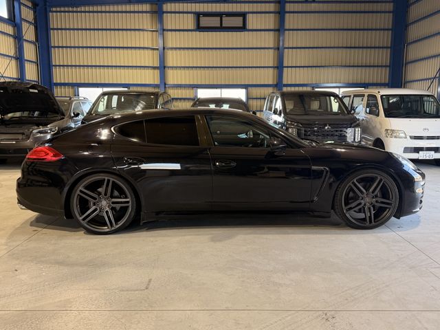 PORSCHE PANAMERA