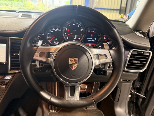 PORSCHE PANAMERA