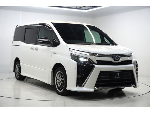 VOXY HYBRID