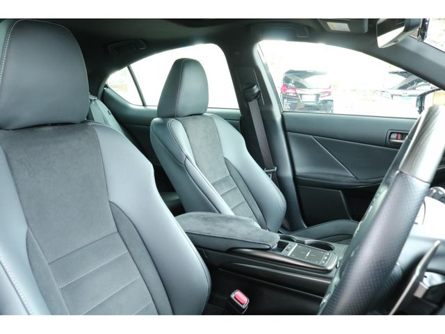 LEXUS IS300h
