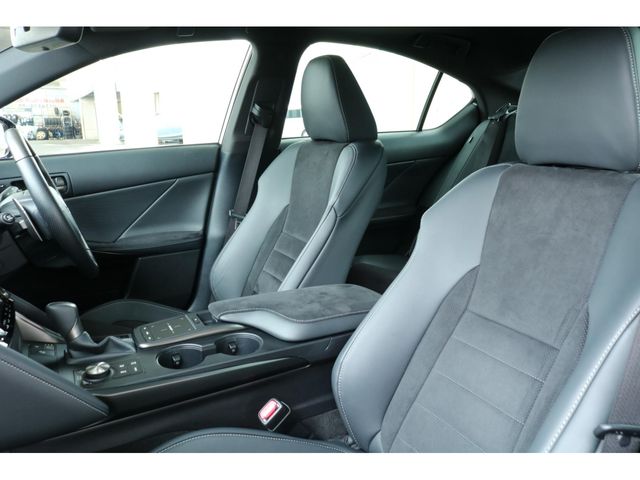 LEXUS IS300h