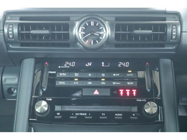 LEXUS IS300h