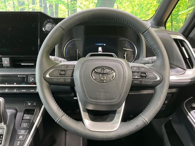 VOXY HYBRID