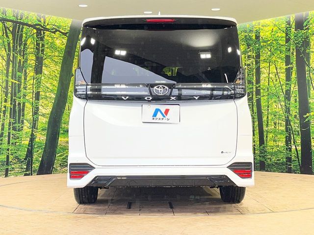 VOXY HYBRID