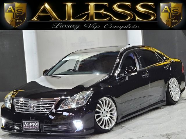 CROWN sedan