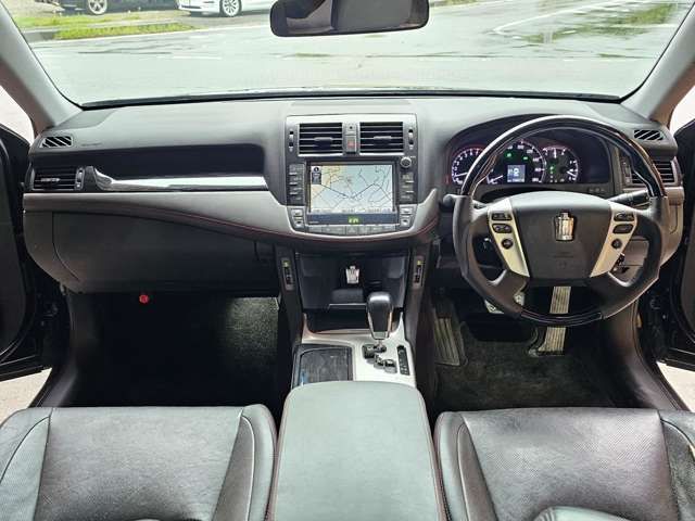 CROWN sedan
