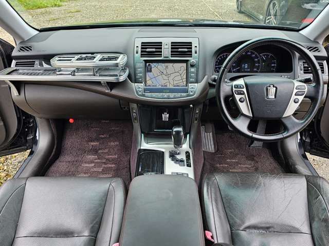 CROWN sedan
