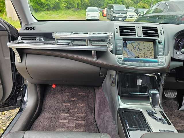 CROWN sedan