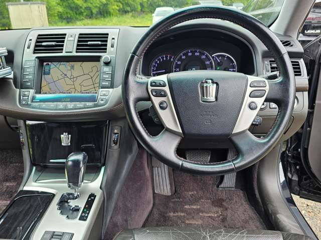 CROWN sedan