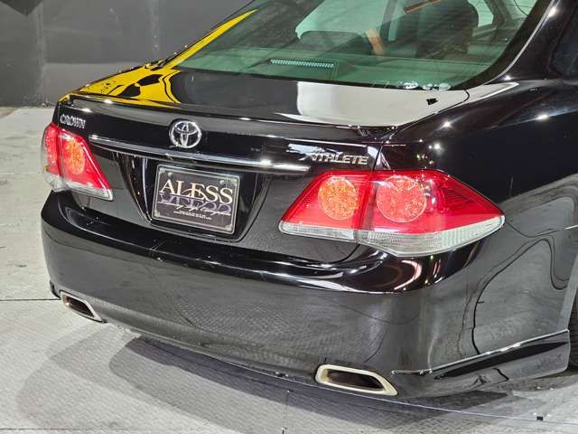 CROWN sedan
